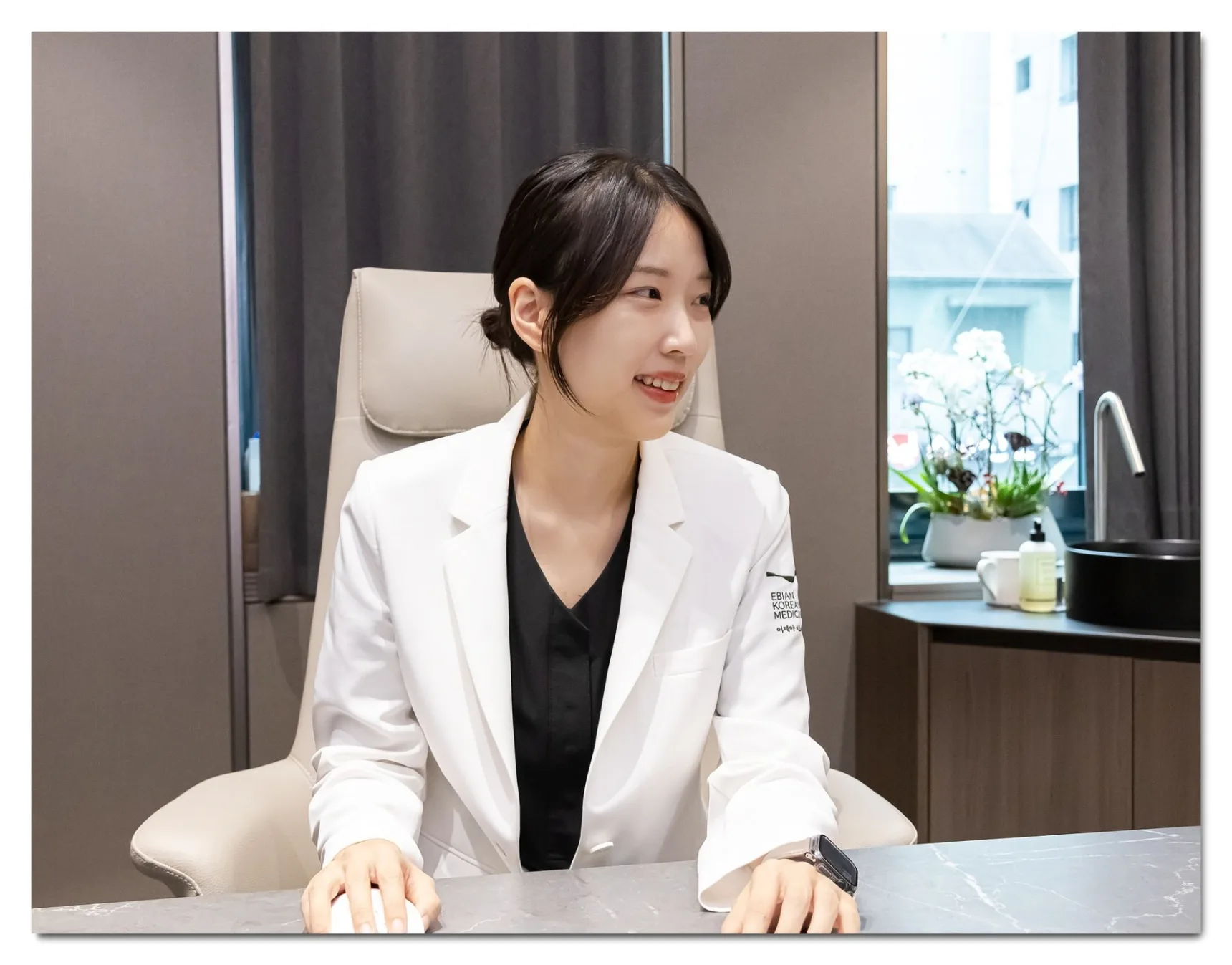 이명어지럼증 메니에르 병원 치료 전 이비안한의원 원장 상담 모습