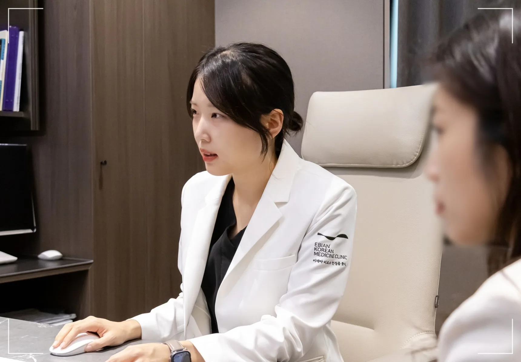 박동성 이명 방치하면 안되는 이유, 귀 치료 병원 추천 이비안한의원 진료 모습