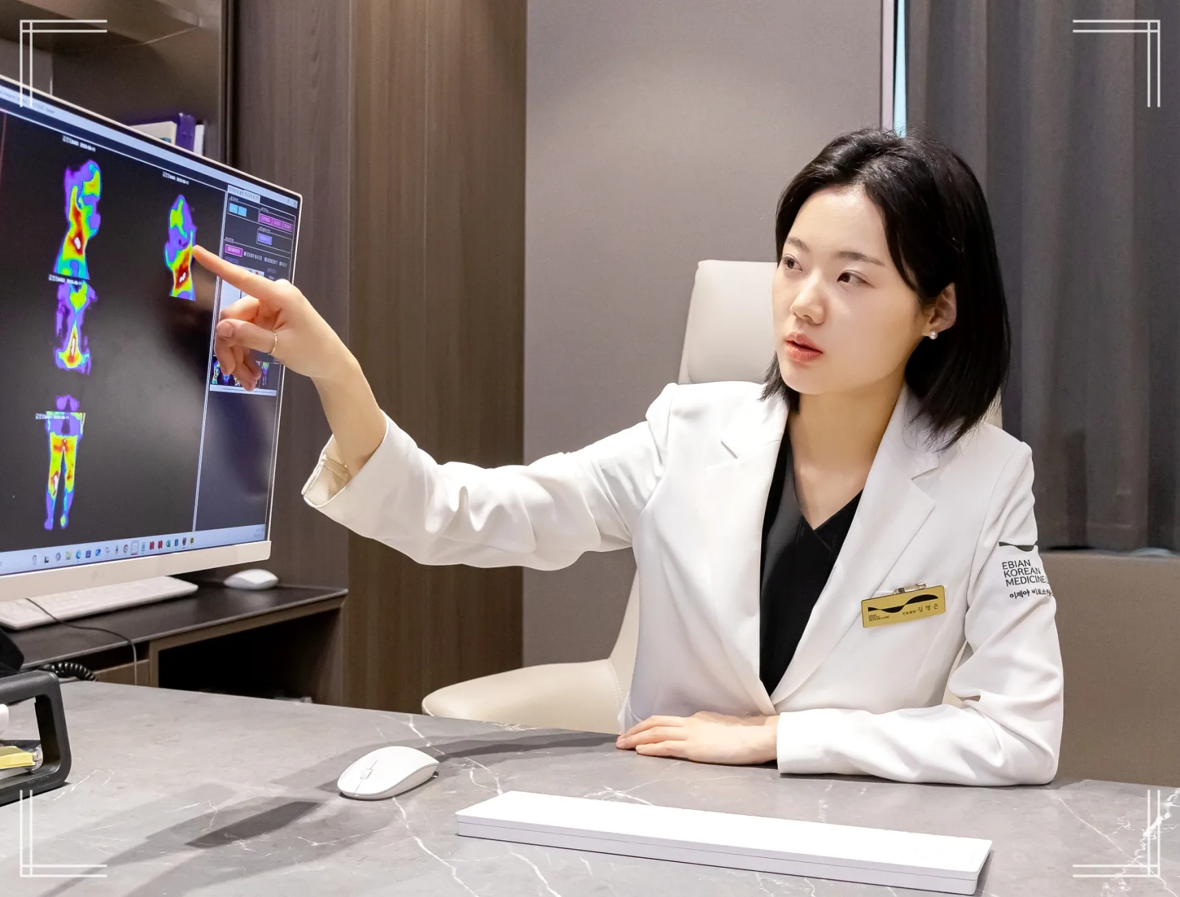 갑자기 귀 안 들릴 때 병원 가야 하는 이유, 이비안한의원 진료장면